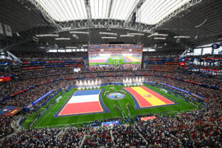 Fotografie zápasu semifinále Francúzsko - Španielsko na MS vo futbale 2026.