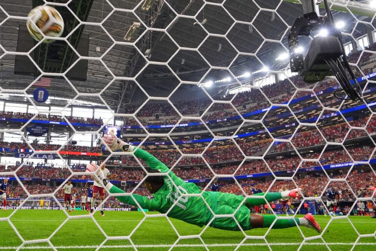 Fotografie zápasu semifinále Francúzsko - Španielsko na MS vo futbale 2026.