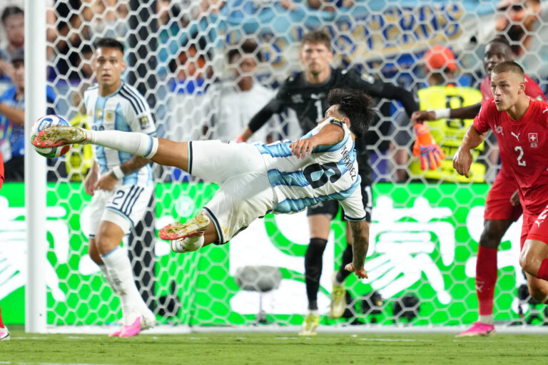 Fotografie zápasu štvrťfinále Argentína - Švajčiarsko na MS vo futbale 2026.