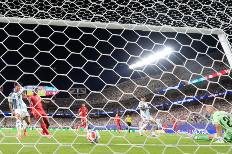 Fotografie zápasu štvrťfinále Argentína - Švajčiarsko na MS vo futbale 2026.