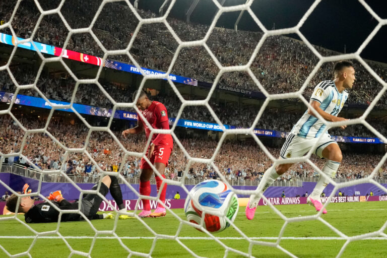 Fotografie zápasu štvrťfinále Argentína - Švajčiarsko na MS vo futbale 2026.