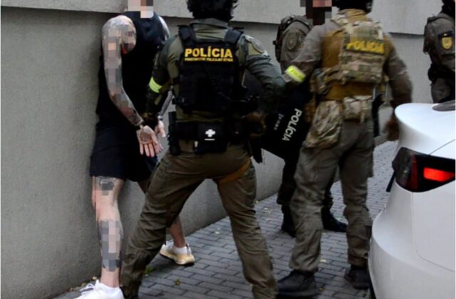 Policajti odhalili investičné podvody s kryptomenami, pri medzinárodnej akcii zadržali 11 osôb – FOTO