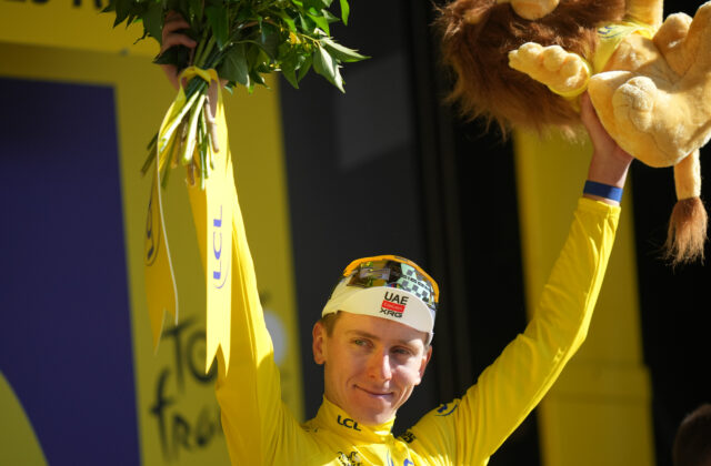 Pogačar ešte nemá víťazstvo na Tour de France isté. Jeho tímoví kolegovia majú zdravotné problémy a úniky zrejme neukontrolujú