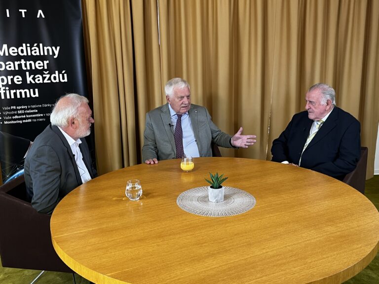 Vladimír Mečiar a Václav Klaus počas rozhovoru pre SITA.