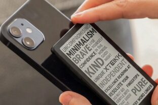 Kindle má novú vreckovú konkureenciu: Túto mini E Ink čítačku prichytíte pomocou magnetu priamo k mobilu