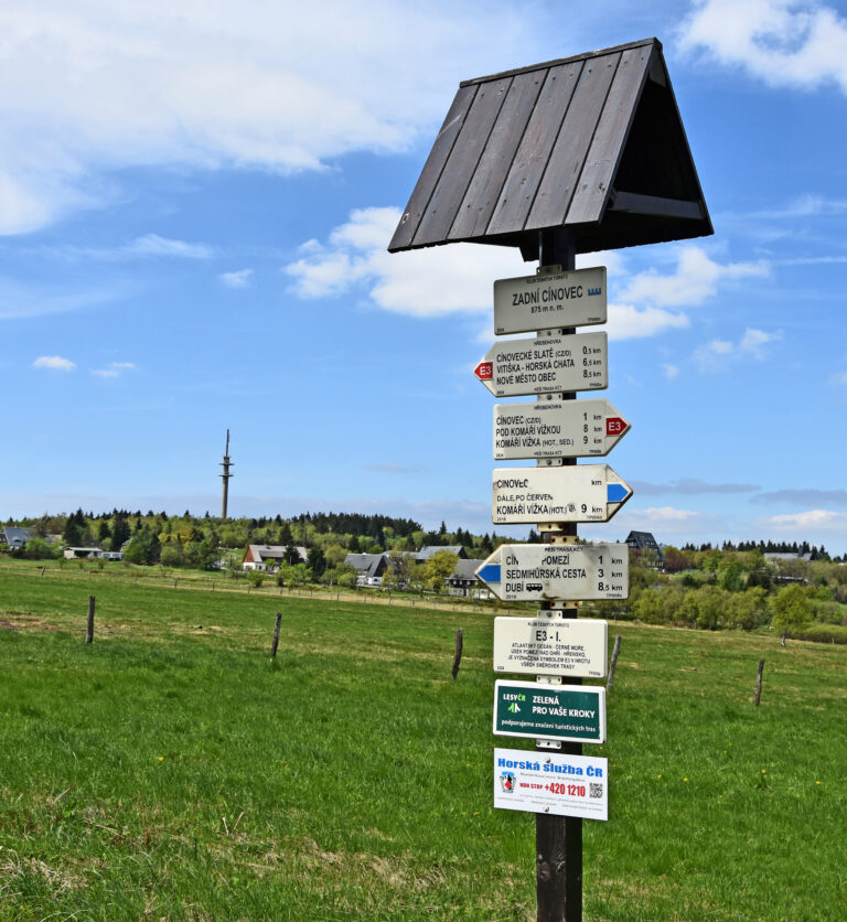 Krušné hory čaká veľký turistický sviatok. Aké trasy ponúka Hrebeňovka a kam sa vydať na túry?