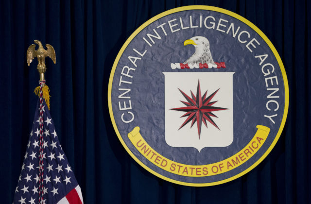 CIA spustila online kampaň, z Rusov proti vojne na Ukrajine by sa mohli stať špióni