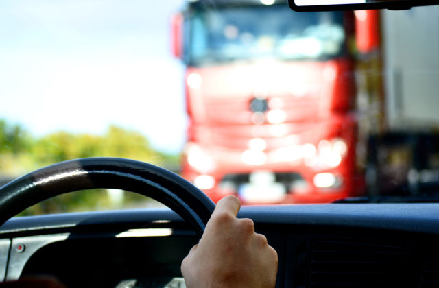 Polícia povolí počas septembrových sviatkov dojazd kamiónov, výnimka platí pre všetky nákladné vozidlá na cestách