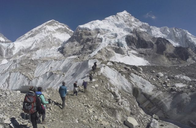 Nepálsky šerpa Kami Rita stanovil nový rekord v počte výstupov na Mount Everest, dokázal to už 27-krát