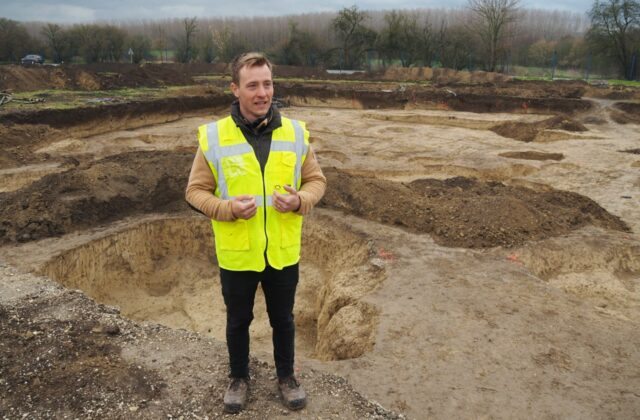 Archeológovia objavili vo Veľkých Kostoľanoch desiatky objektov, našli aj hlinenú hrkálku