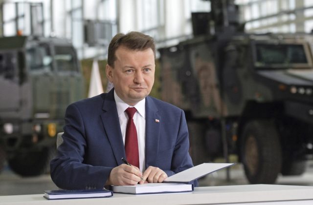 Zvýšený počet vojakov na hranici Poľska s Bieloruskom má podľa Błaszczaka „potenciál odstrašovania“