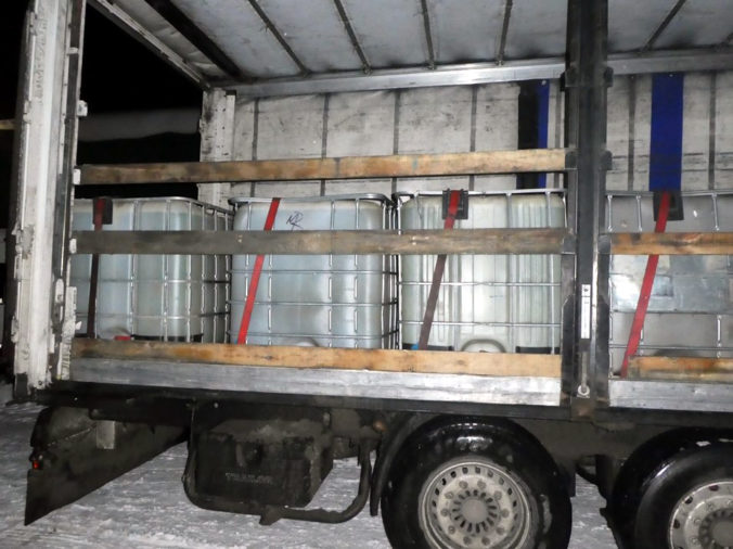 COLNÍCI: Zaistili 27 tisíc litrov motorovej nafty