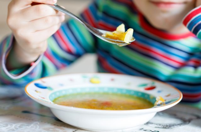 Žiaci osemročných gymnázií sa dočkali, od septembra im bude štát dotovať obedy