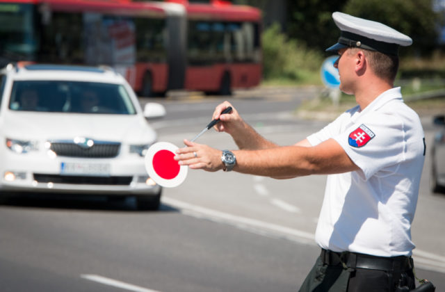 Policajti odštartovali celoslovenskú akciu Seatbelt, posvietia si na používanie bezpečnostných pásov