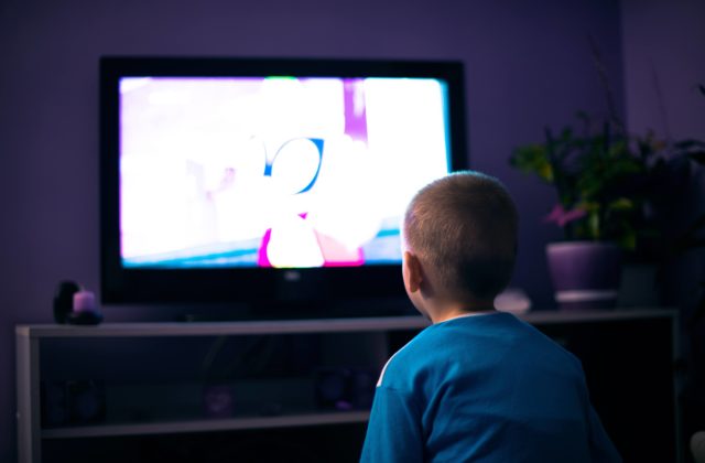 Televízie sa dohodli na jednotnom systéme označovania programov, pomôže najmä rodičom maloletých detí