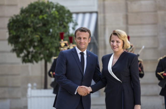 Macron pricestuje na Slovensko, prezidentka Čaputová ho pozvala na oficiálnu návštevu