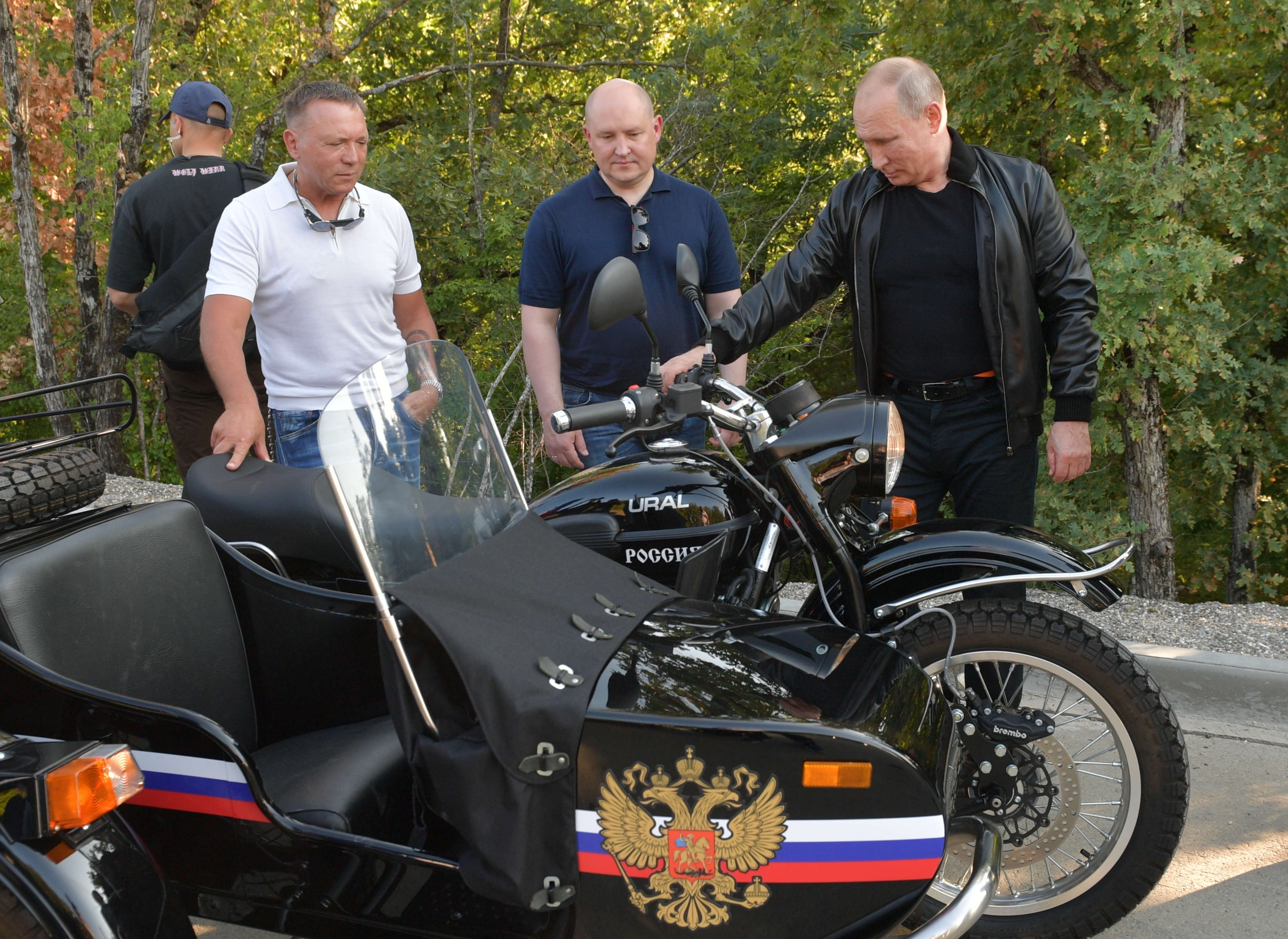 Vladimir Putin, Noční vlci, Krym