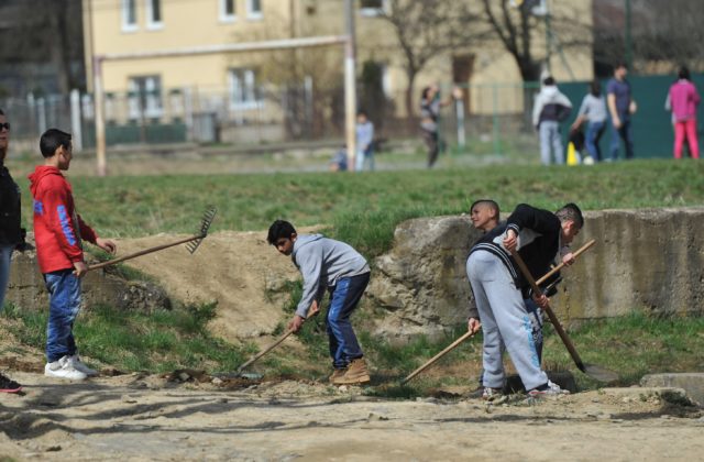 K rómskej národnosti sa hlásia tri percentá obyvateľov Slovenska, najviac Rómov žije v jednom kraji