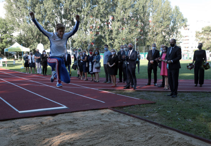 Zs druzicova oval kosice 3.jpg