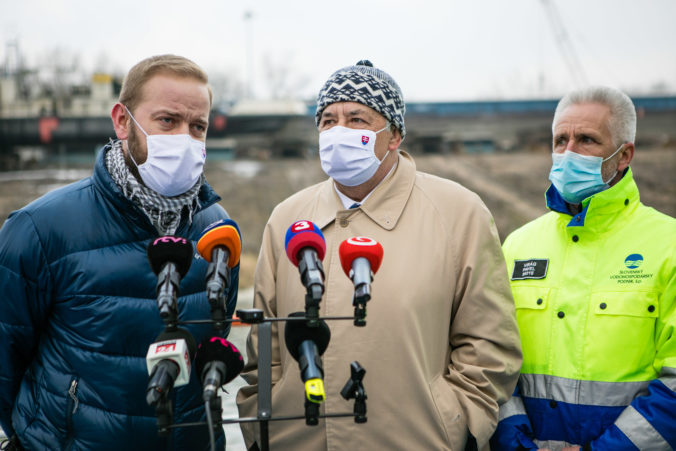 MP: Vyťahovanie potopeného remorkéra
