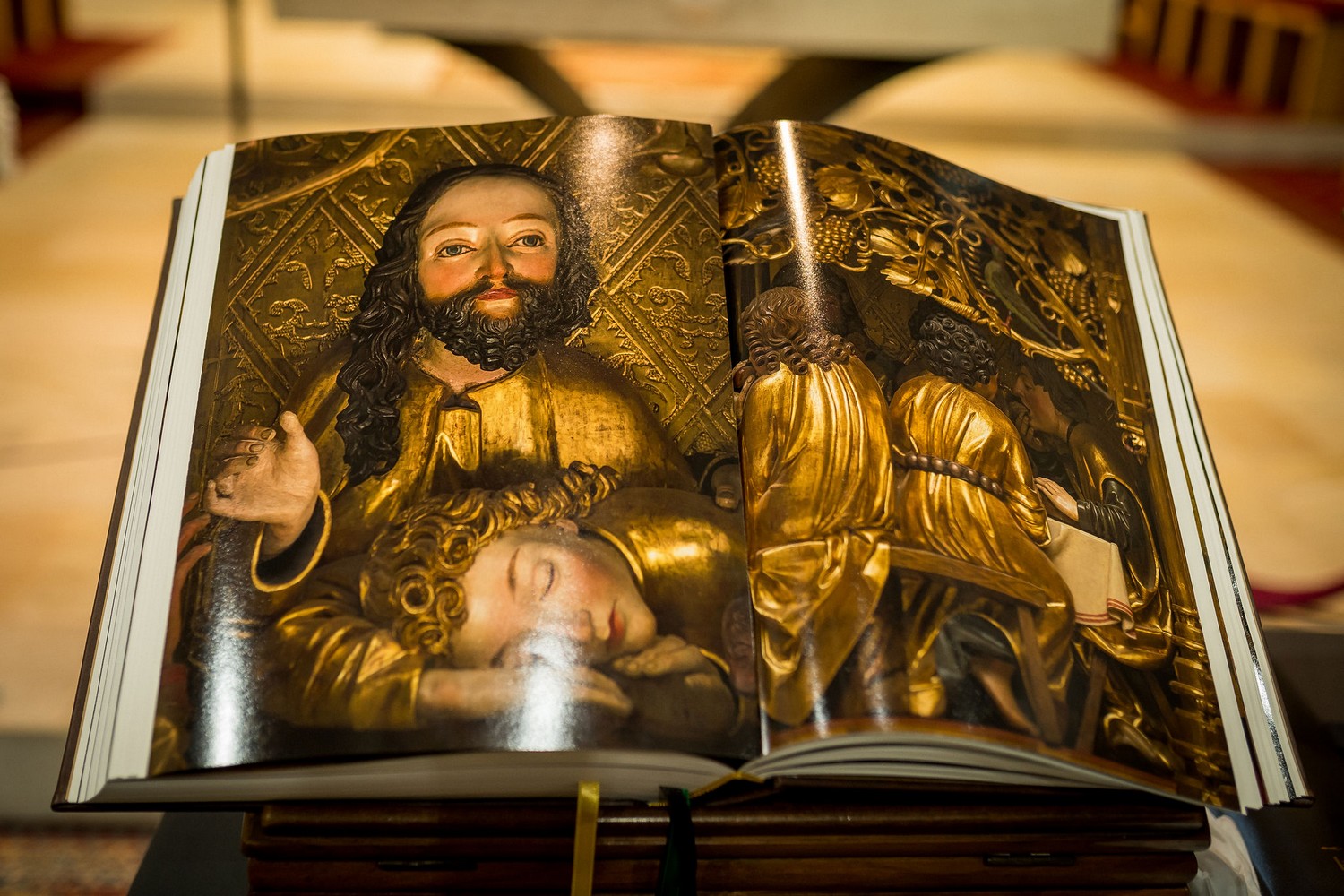Biblia otvorena.jpg