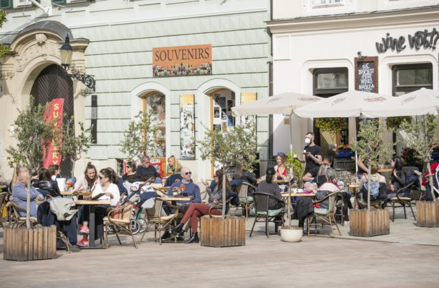 V cestovnom ruchu je voľných zhruba desaťtisíc miest, potrebná je podpora vzdelávania