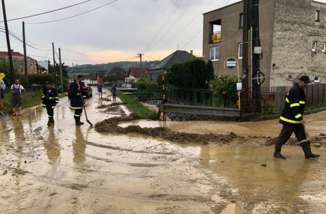 Meteorológovia varovali pred rozvodnením riek Labe a Jizera, povodne hrozia v Česku vo viacerých oblastiach