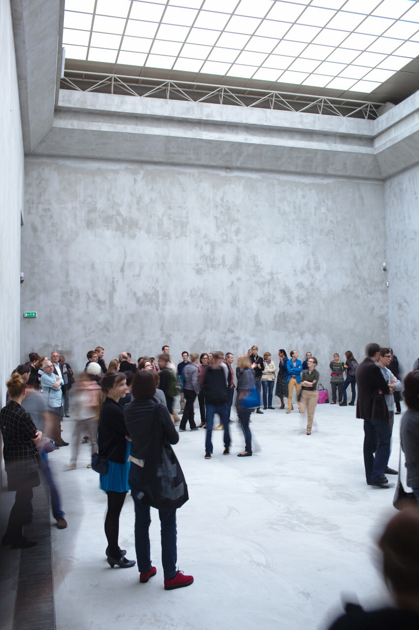 Katarzyna krakowiak the rise and fall of air zacheta national gallery warsaw 2013 photo krzysztof pijarski.jpg
