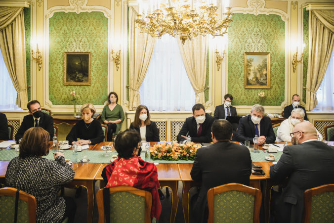 PREMIÉR: Prijal zástupcov kultúrnej obce