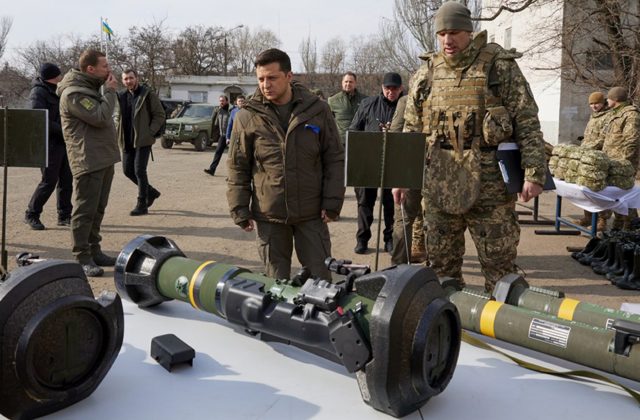 Ukrajina sa stala tretím najväčším importérom zbraní na svete, nemecký obranný priemysel už má „príliš málo všetkého“