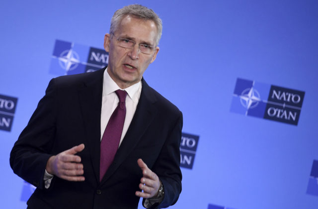NATO nevidí bezprostrednú vojenskú hrozbu zo strany Ruska, ubezpečuje Stoltenberg