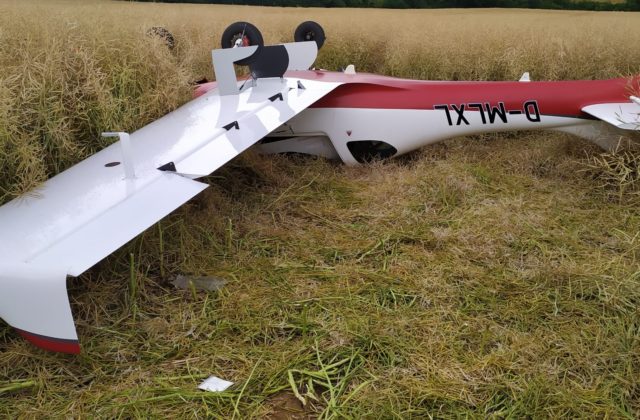 Pri Senici sa zrútilo malé lietadlo, zahynuli dve osoby (foto)