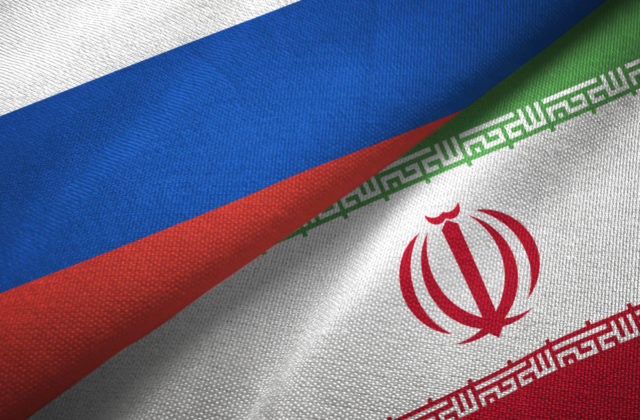 Irán spoločne s Ruskom a Čínou precvičuje námorníctvo v severnej časti Indického oceánu