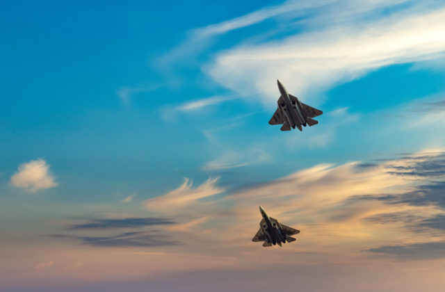 Výcvik ukrajinských pilotov na stíhačky F-16 začne na jeseň, oznámili Spojené štáty