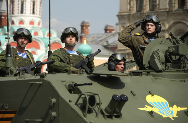 Rusi vo vojne proti Ukrajine strácajú iniciatívu, musia reagovať aj na partizánske útoky