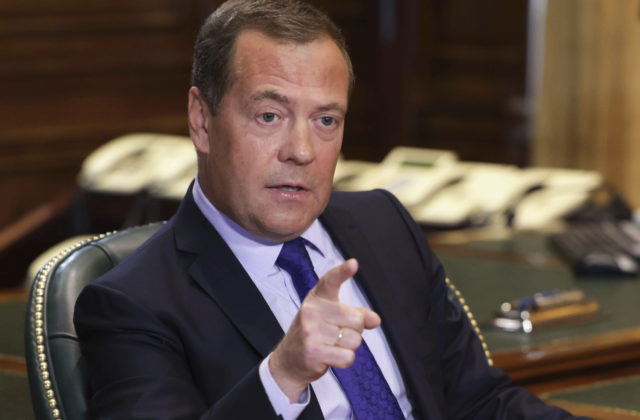 Medvedev nazýva Ukrajinu „rakovinovým nádorom“, podľa neho bude Rusko bojovať aj o desať či 50 rokov