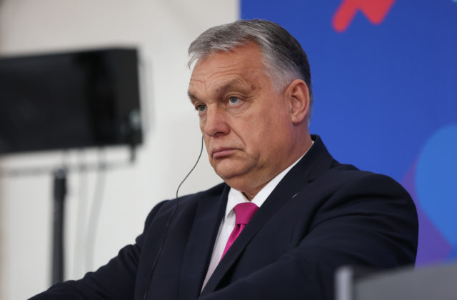 Európa nebezpečne balansuje a je nepriamo vo vojne s Ruskom, tvrdí Orbán