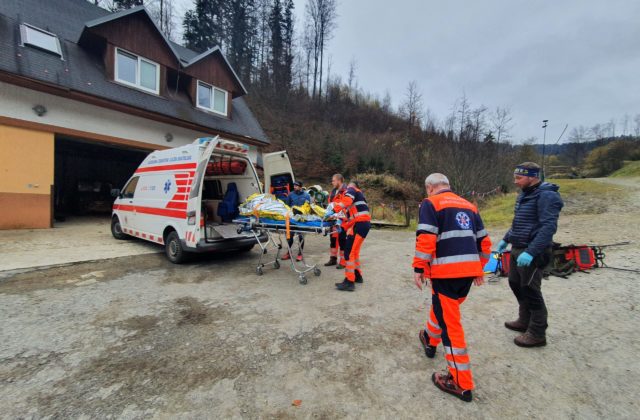 Horskí záchranári pomáhali zranenému 61-ročnému poľskému turistovi