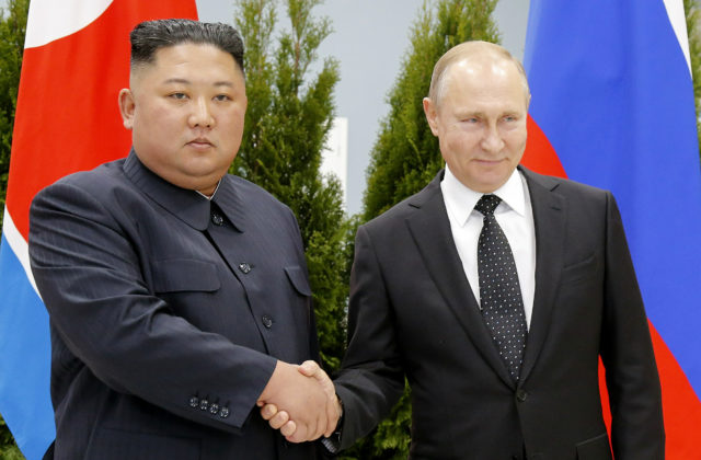 Rusko sa snaží od KĽDR získať muníciu, Putin a Kim Čong-un si v rovnakom čase písali listy