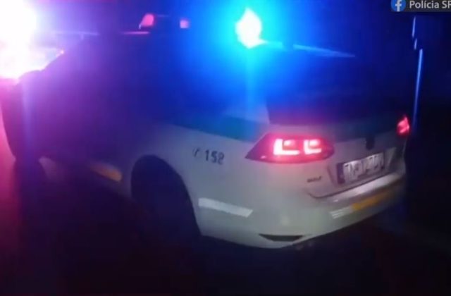Policajná naháňačka v Trnave, vodič vyskočil do poľa z idúceho auta (video)