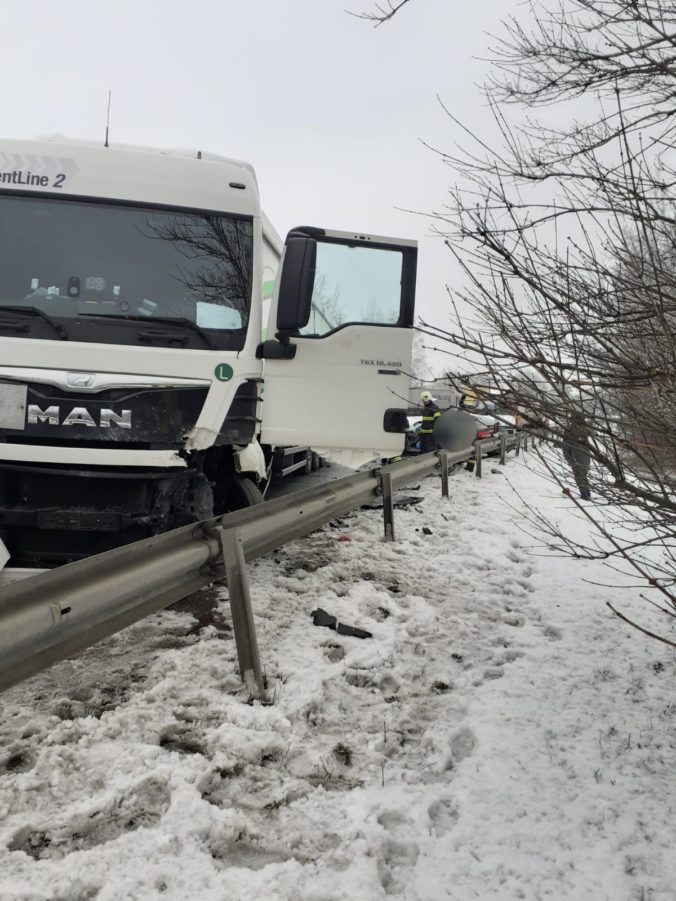 Kriváň, zrážka auta s kamiónom, dopravná nehoda