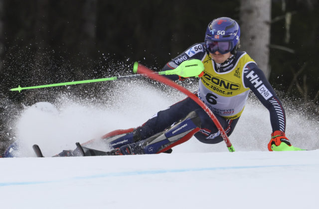 Nór Kristoffersen získal zlato v slalome, strieborného Ginnisa triumfol o dve desatiny sekundy