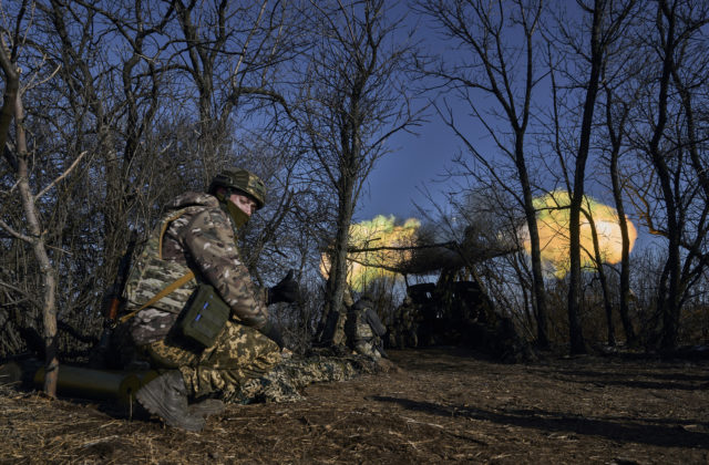 Rusi sa zameriavajú na Donbas, ale posilňujú aj obranu v Záporožskej oblasti