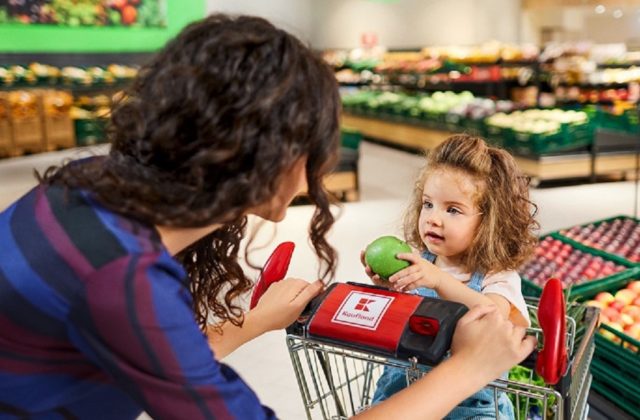 Slovákov trápi sústavné zdražovanie, Kaufland preto dlhodobo znížil ceny potravín bežnej spotreby