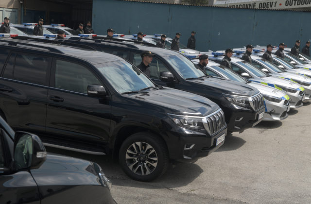 Mikulec odovzdal na východe Slovenska policajtom nové autá, pokračuje tak obnova vozového parku