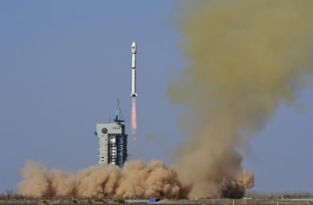 Vyslanie čínskeho satelitu ovplyvnilo lety z Taiwanu, bezletovú zónu vyhlásili na 27 minút