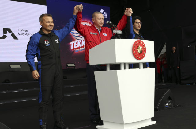 Turecko vyšle na ISS historicky prvého astronauta, na misii vykoná 13 experimentov