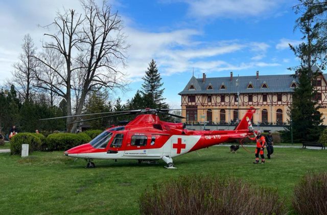 Leteckí záchranári zasahovali v Tatranskej Lomnici, v parku zachraňovali neznámu osobu (video+foto)