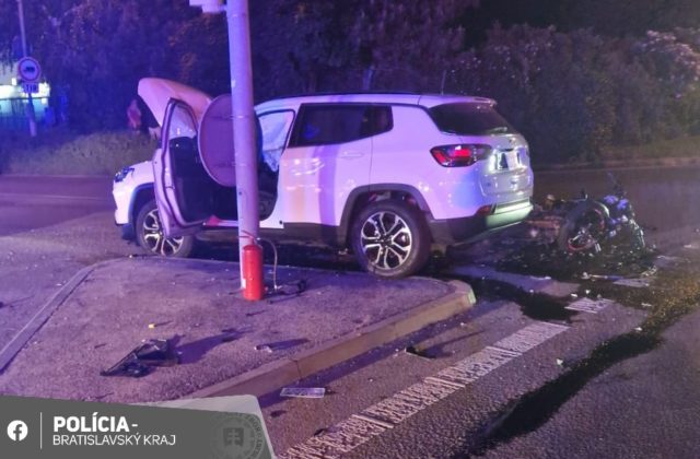 Vodička vrazila do protiidúceho motorkára, nehoda sa skončila tragédiou (foto)