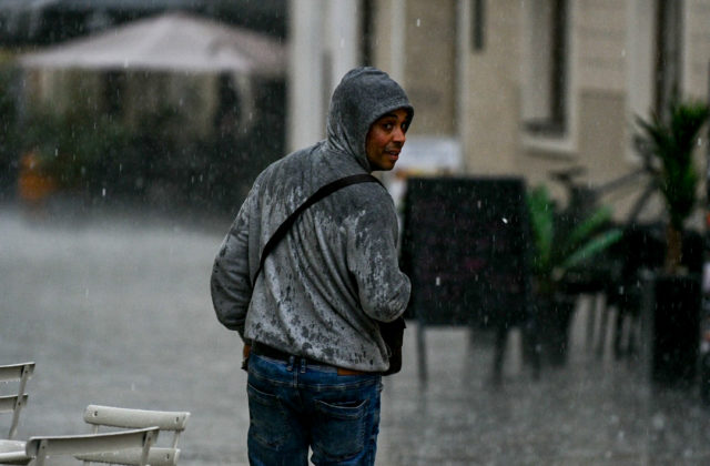 Meteorológovia varujú pred búrkami, výstrahy platia pre celý Košický kraj s výnimkou týchto okresov